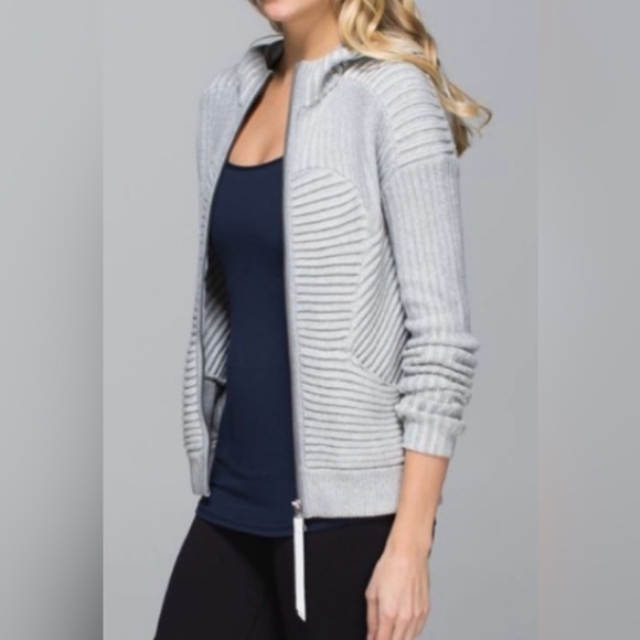 Lululemon Embrace Hoodie * Knit  Large (10/12) EUC - Picture 3 of 10